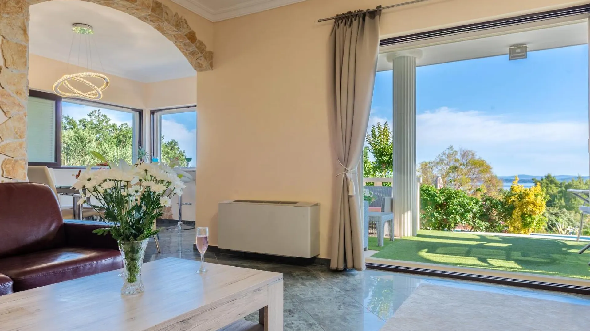Villa Sun Nest Kastela 0*,  Croatia